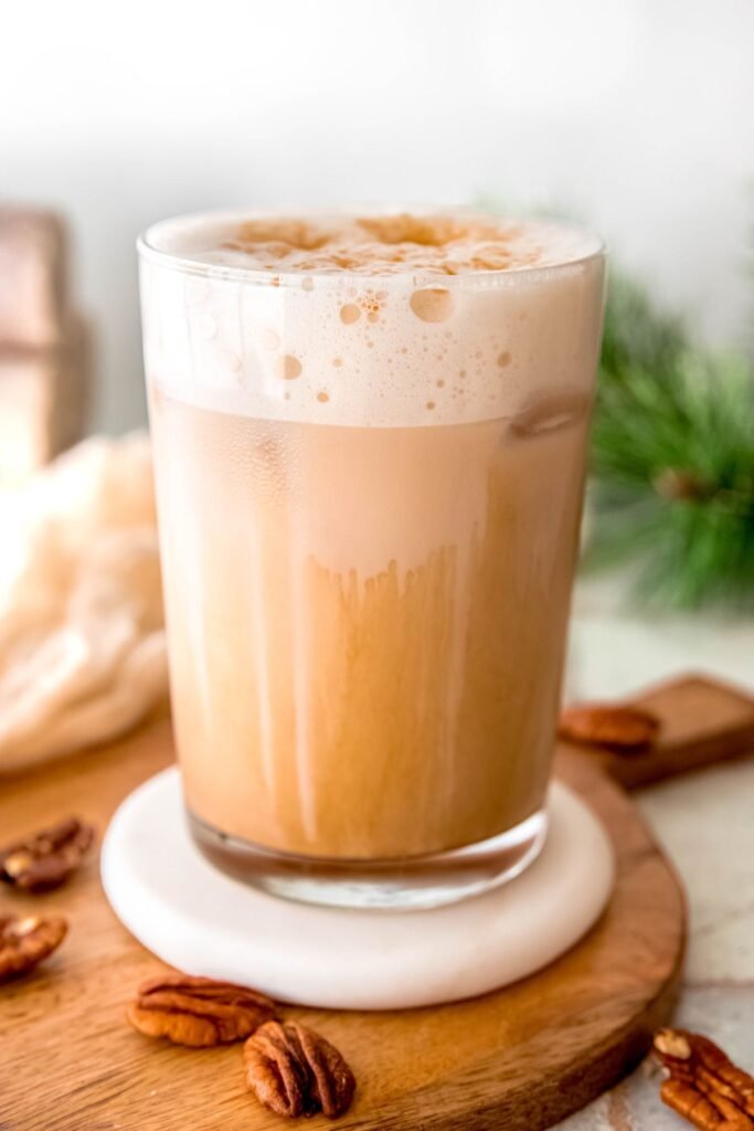 Iced Pecan Crunch Oatmilk Latte Fall Dricks Starbucks