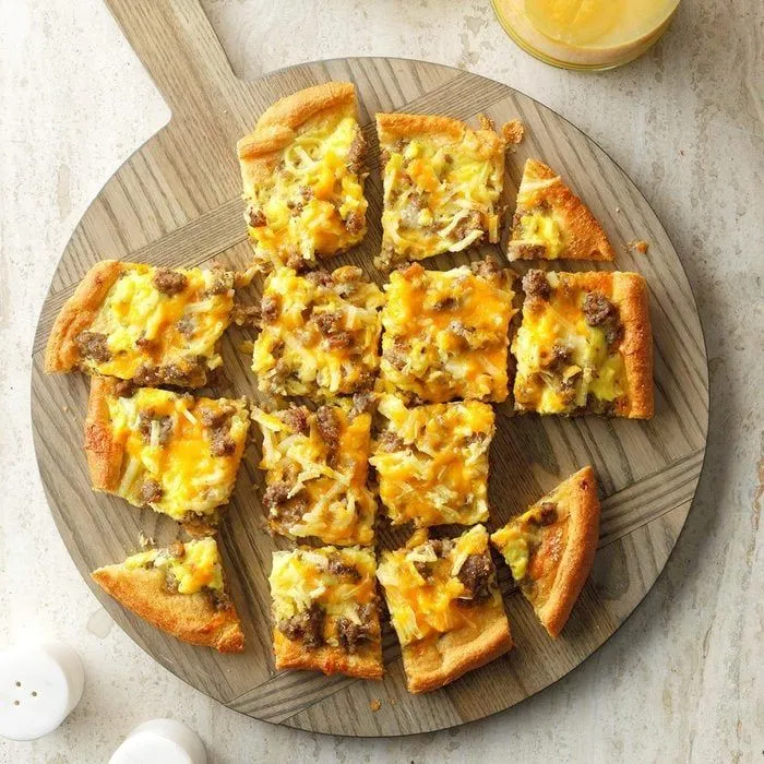 Christmas Breakfast Pizza